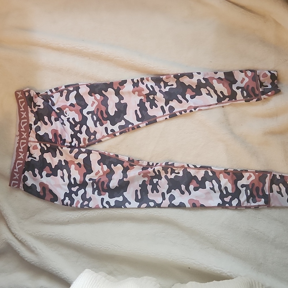 Kari traa pink camo leggings size M